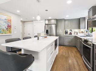 6282 Kathleen Ave #303, Burnaby, BC V5H4J4