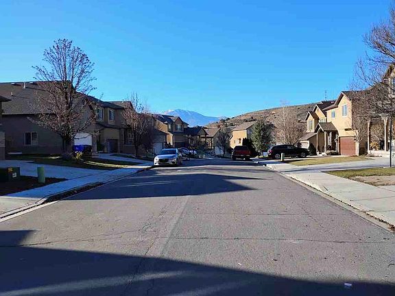 4th image of 2885 E Lookout Dr