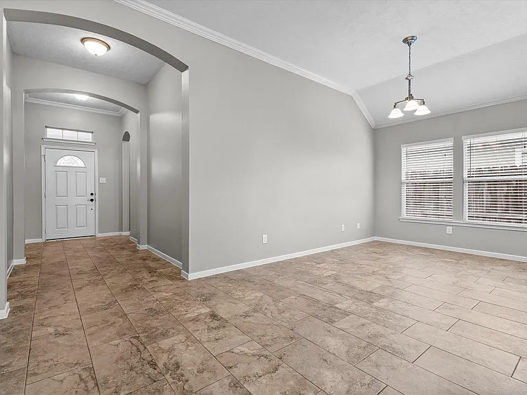 12719 Hart Hollow Ln — Photo 14