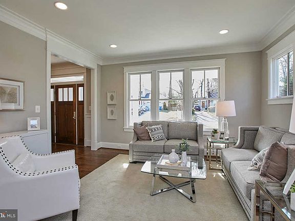 5th image of 2215 Tulip Dr