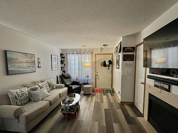 5th image of 1328 Raintree Ln