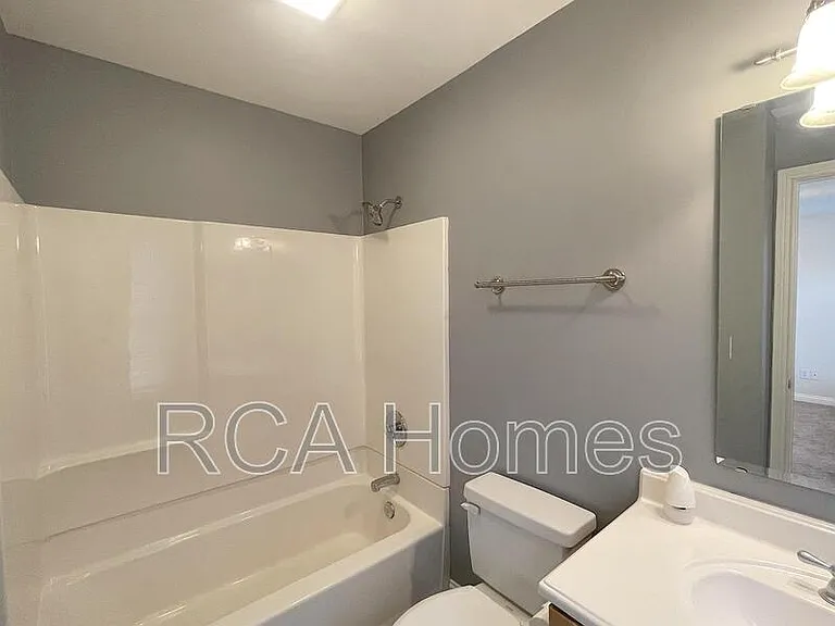 232 E Saint Joseph St #1 — Photo 9