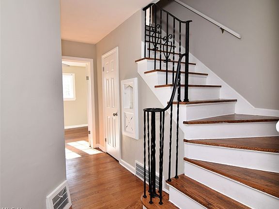 3rd image of 2423 Eaton Rd