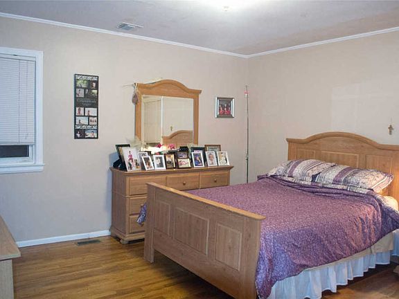 4th image of 31 Old Broadway