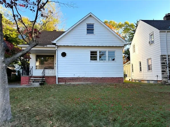 1851 Beverly Hills Dr, Euclid, OH 44117