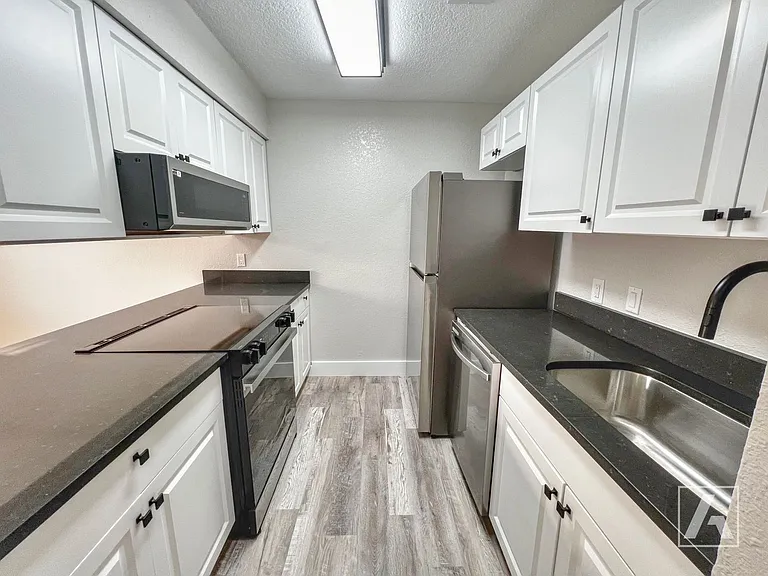 1782 Carley Ct — Photo 6