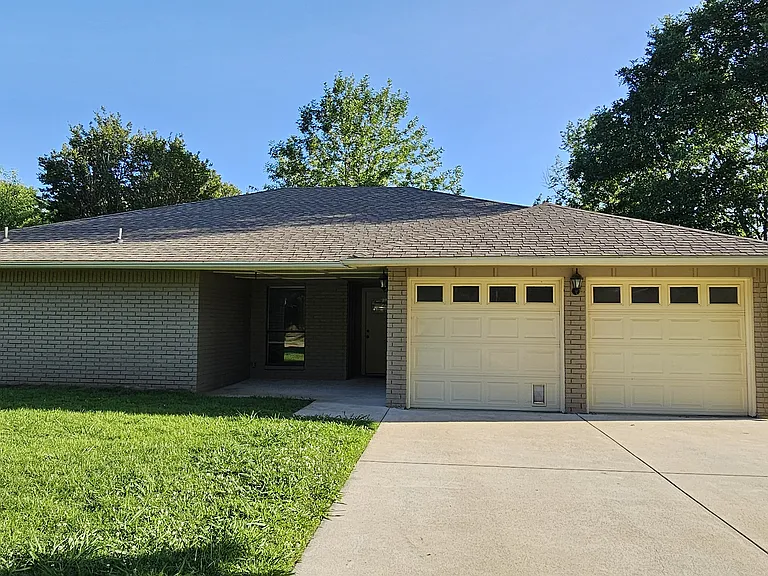 107 Foltz Ln — Photo 1