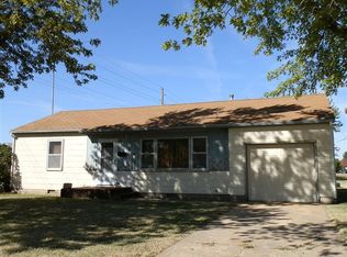 324 S Maple St SW, Russell, KS 67665