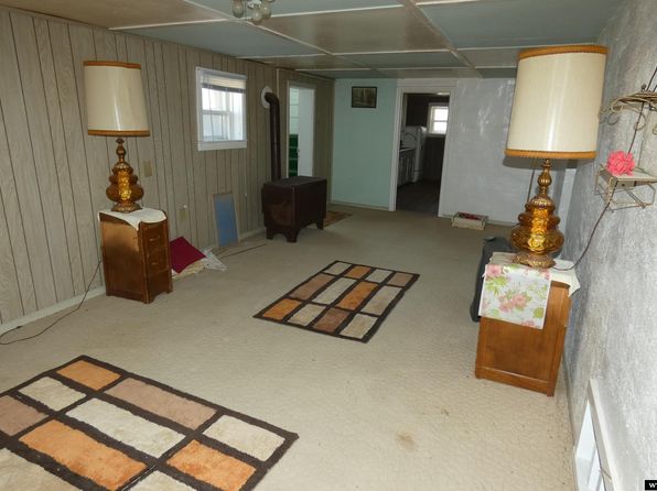 289 S Dakota Ave, Guernsey, WY 82214