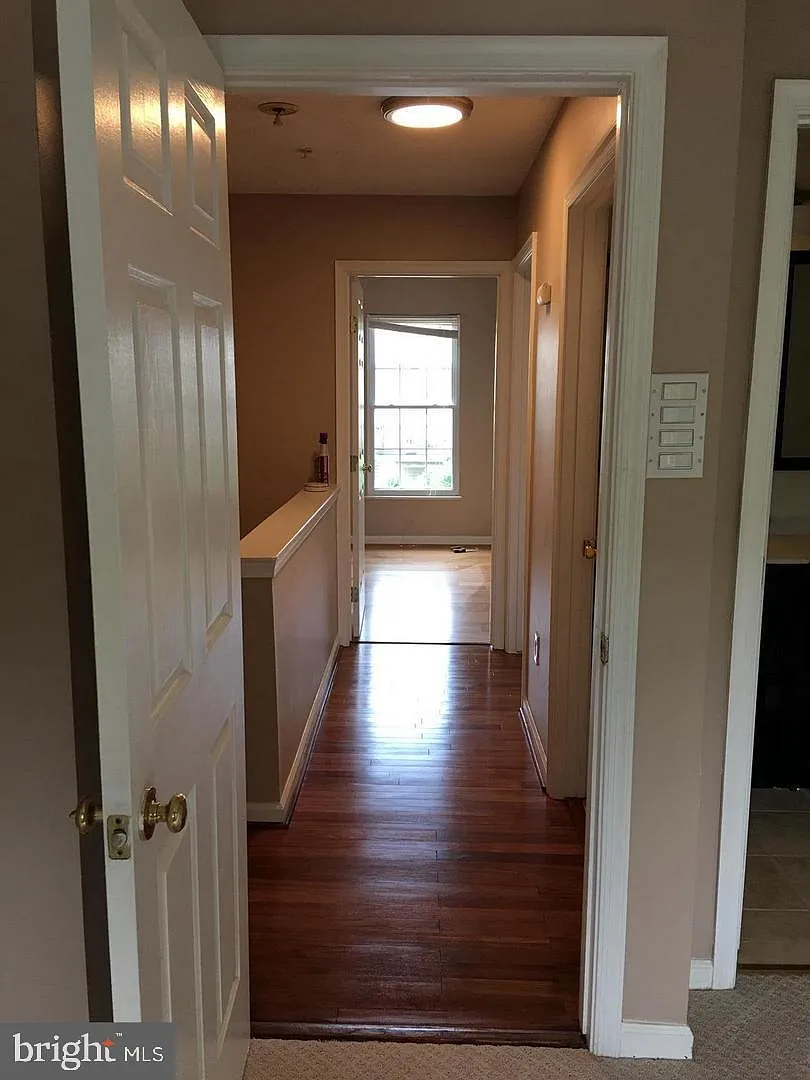 3 bed, 1.5 bath, 1414 sqft, $2,100 — Photo 3