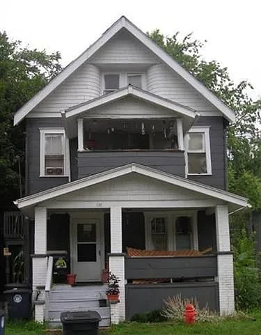 111 Paris Ave photo 1