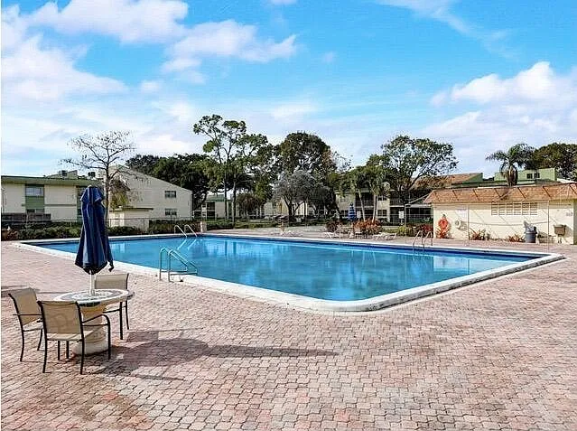 1 bed, 1.5 bath, 690 sqft, $1,650 — Photo 3
