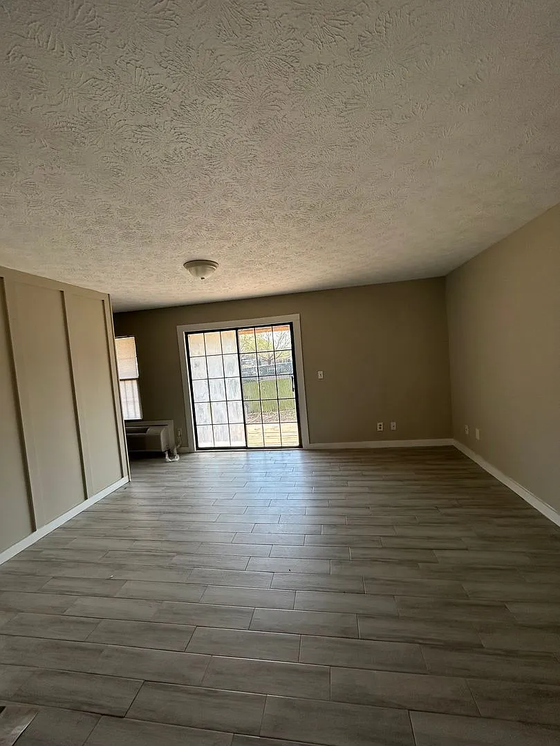 Welcome to Cleveland St Apartments. — Photo 1