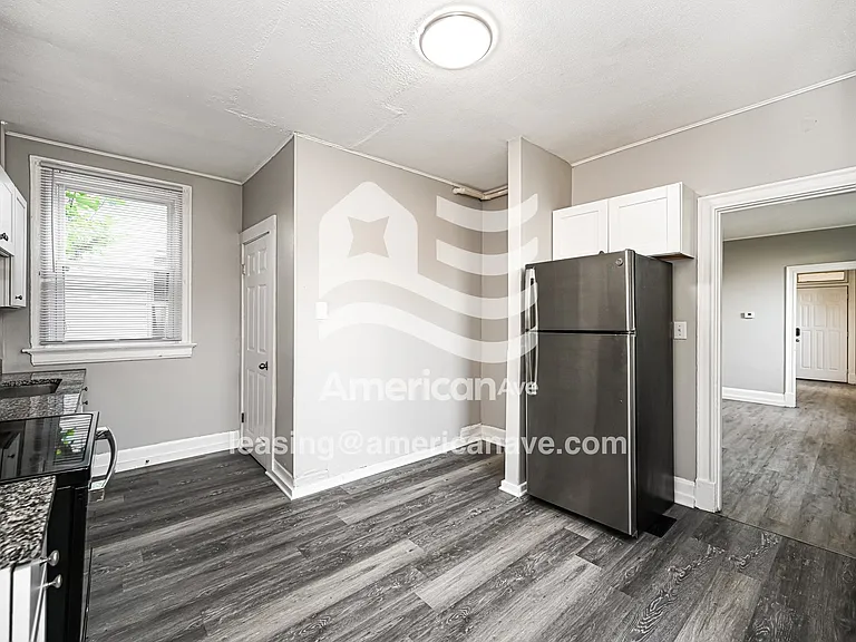 677641_004_kitchen_5.jpg