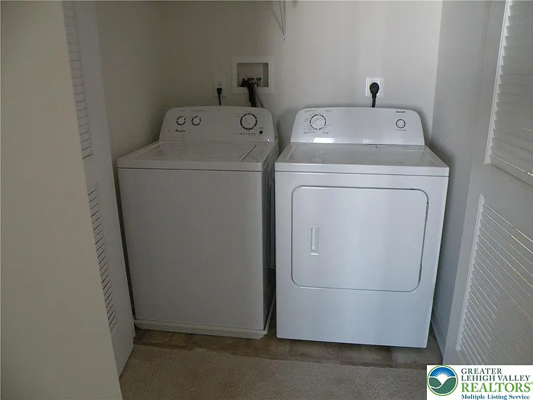 6092 Valley Forge Dr — Photo 9