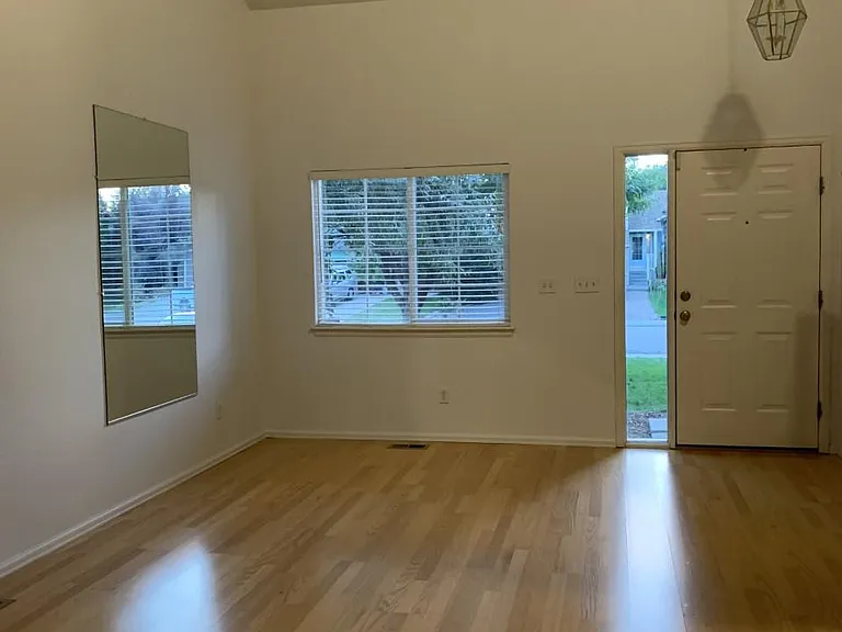 2106 Laramie Ct — Photo 3