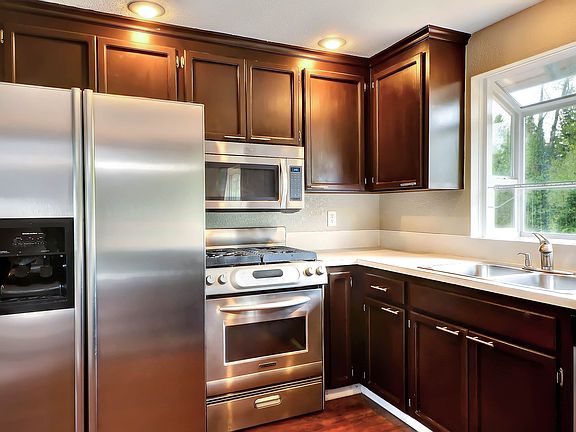 4th image of 21420 Locust Way