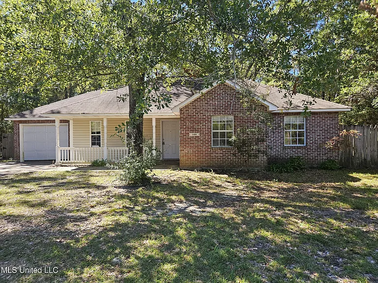 1009 Magnolia St — Photo 1