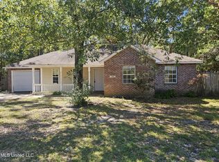 1009 Magnolia St, Ocean Springs, MS 39564