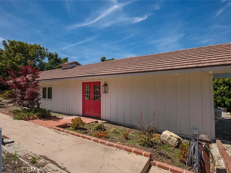 58 Eastfield Dr — Photo 40