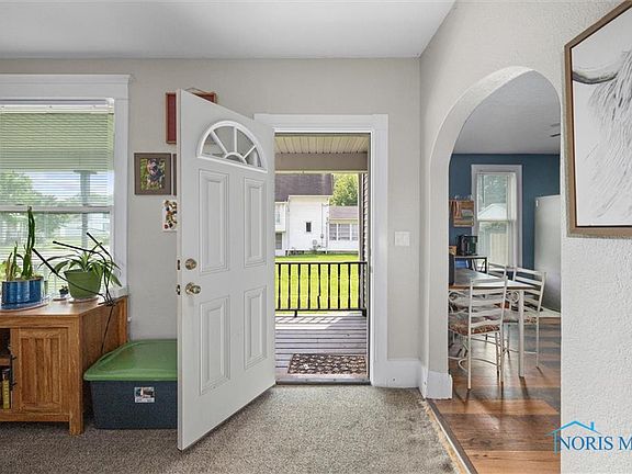 5th image of 379 N Sandusky St