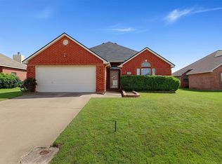 3030 Canary Ln, Midlothian, TX 76065