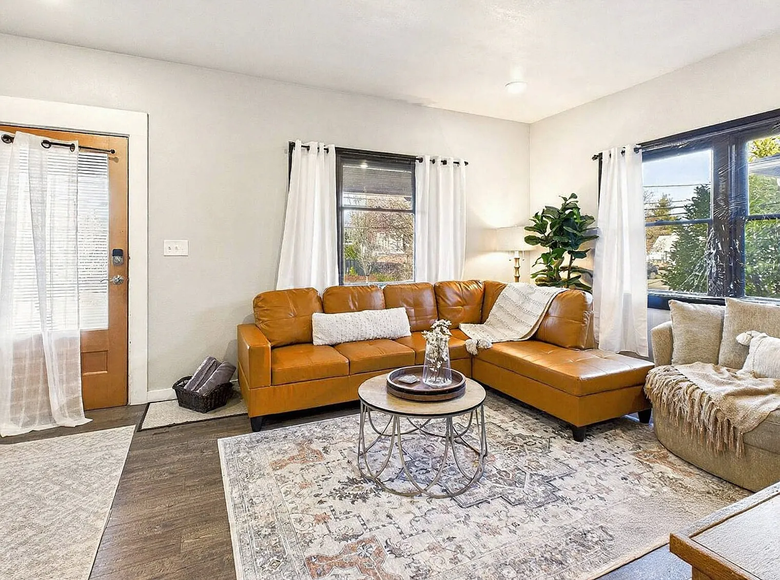 3 bed, 2.0 bath, 1496 sqft, $6,403 — Photo 4