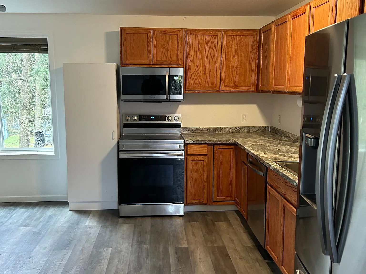 Studio, 820 sqft, $1,400 — Photo 2