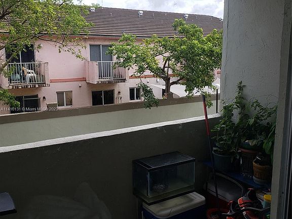 4th image of 10090 NW 80th Ct APT 1202