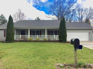 470 W Love Rd, Sanford, MI 48657