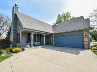 5409 Somerset Ln S #5409, Greenfield, WI 53221