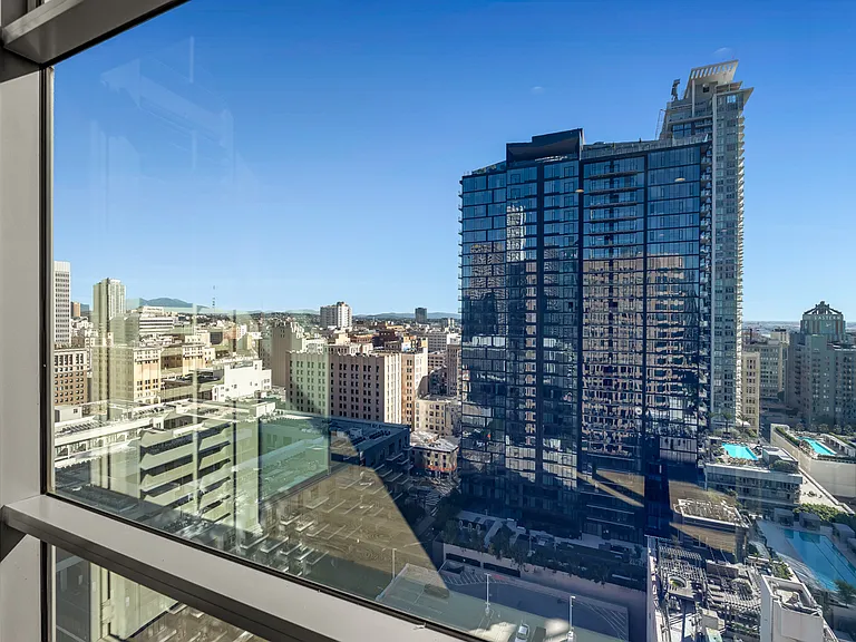 801 S Grand Ave #1710 — Photo 40