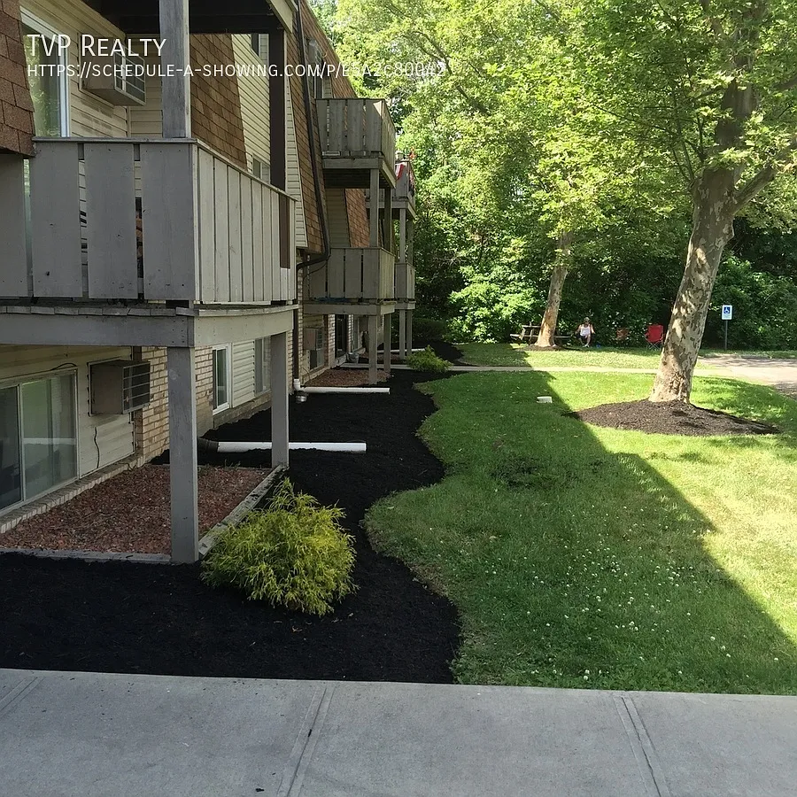 2 bedroom free heat — Photo 1