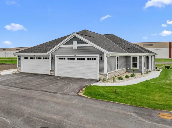 516 Hunter Oaks BOULEVARD #0802, Watertown, WI 53094