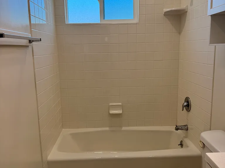919 W 10th St — Photo 13