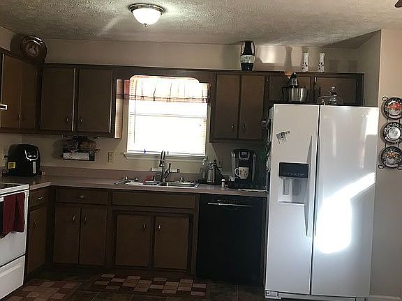 5th image of 160 Blueridge Dr