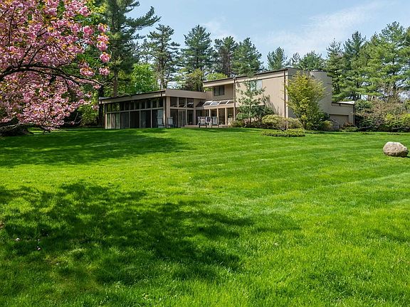 3rd image of 18 Sandpiper Ct