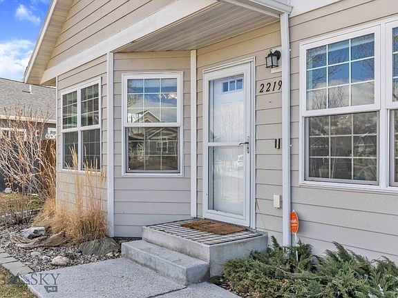 3rd image of 2219 Sturnella Ln