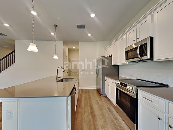 3rd image of 27159 Saint Andrews Ave