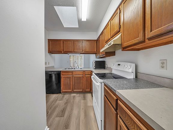 4th image of 8 Viking Dr E Floor B