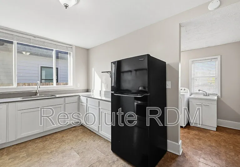 1622 Yandes St — Photo 9