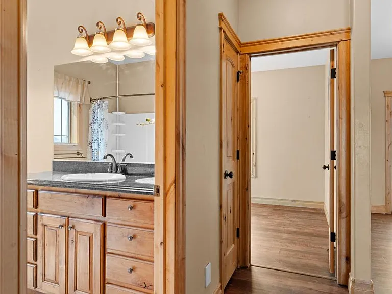 2612 Eastview Dr — Photo 10