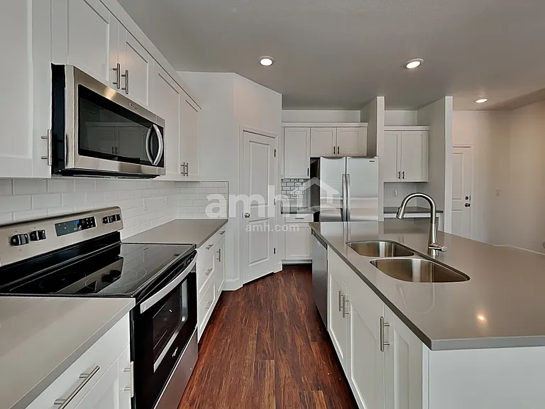 4215 W Saint Charles Ave — Photo 3