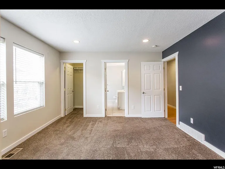 2724 S Richmond St E — Photo 16