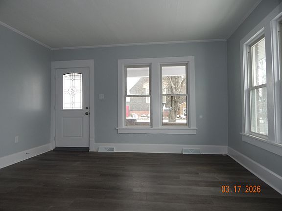 4th image of 202 W Wood St