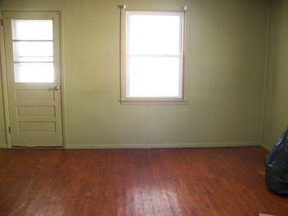 2nd image of 525 E Marshall St