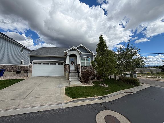 2nd image of 1073 Blackstone Dr