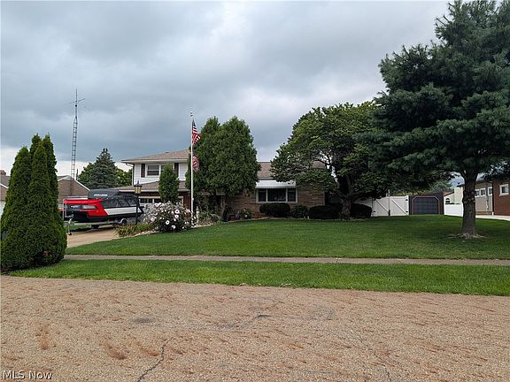 3rd image of 1409 Opal St