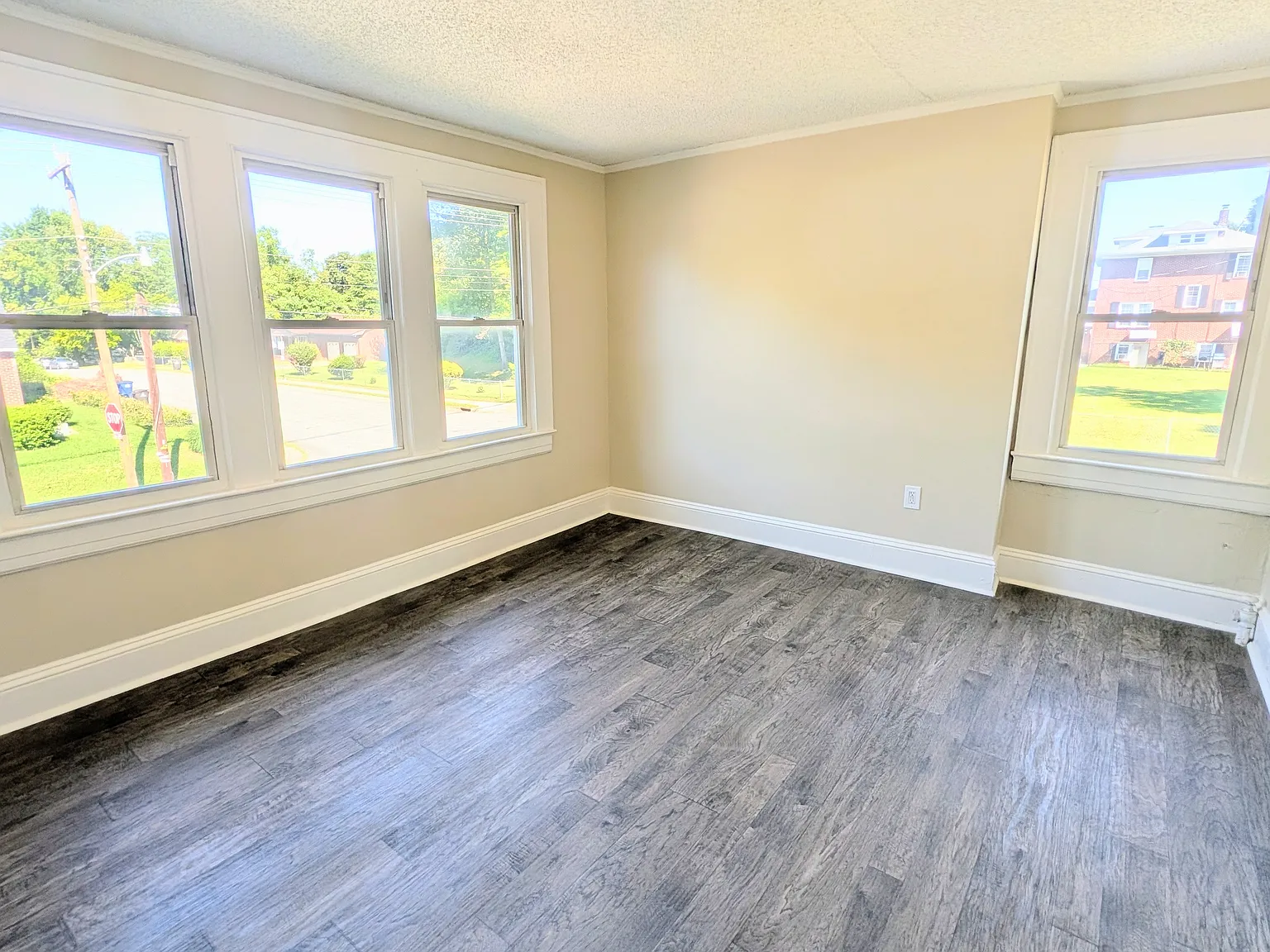 3 bed, 2.5 bath, 2092 sqft, $1,450 — Photo 3