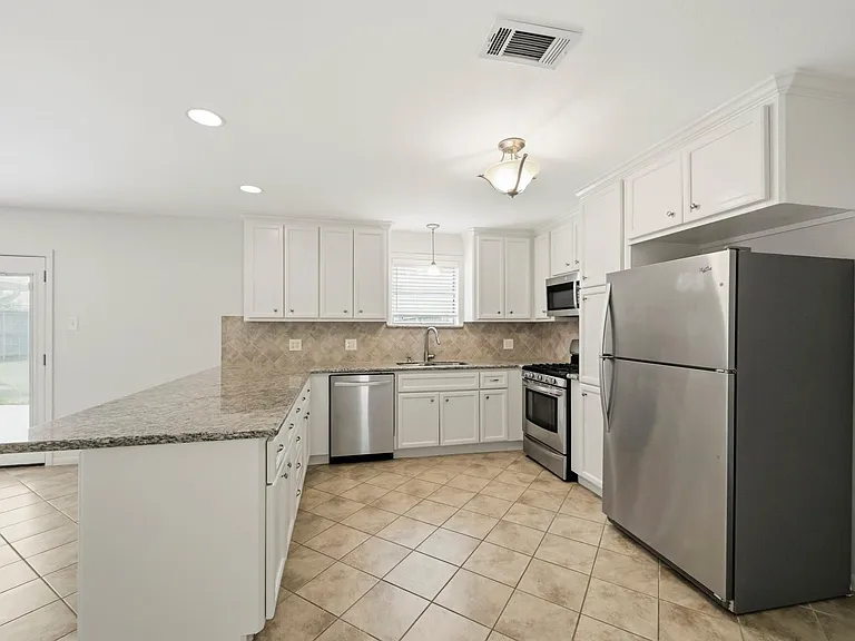 10503 Shadow Wood Dr — Photo 18